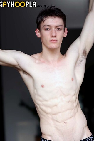 18 Y/O Ballet Dancer Kingsley Kross Gives Himself A Massive Facial!