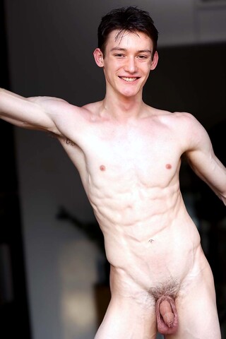 18 Y/O Ballet Dancer Kingsley Kross Gives Himself A Massive Facial!