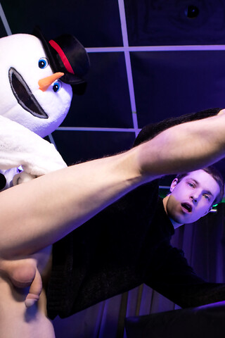 Gay snowman Bo Sinn fucking twink Benjamin Blue in the ass from behind