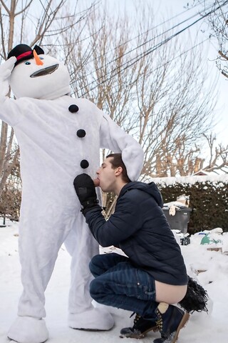 Gay snowman Bo Sinn fucking twink Benjamin Blue in the ass from behind