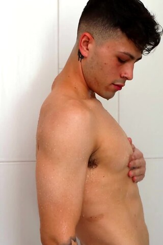 Franco Styles Cleans His Cum Off In a Steamy Shower