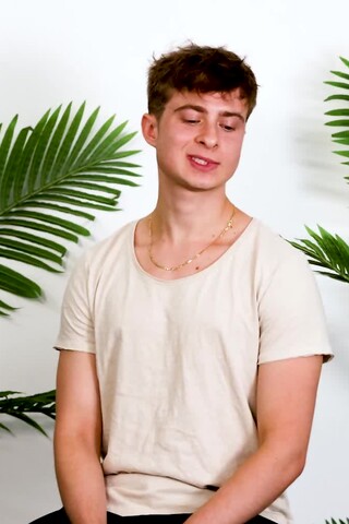 Pretty Boy Lucas Walker Is A Virgin?!