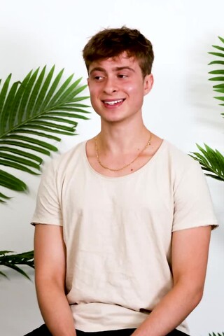 Pretty Boy Lucas Walker Is A Virgin?!