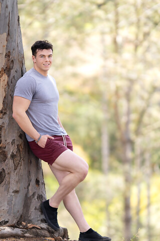 Hunky gay bodybuilder Clark Reid flashes his ass outdoors before posing naked