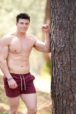 Hunky gay bodybuilder Clark Reid flashes his ass outdoors before posing naked