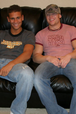 Handsome twinks Phoenix & Kenny get naked and masturbates together