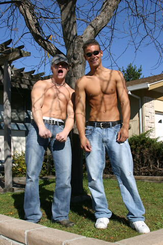 Handsome twinks Phoenix & Kenny get naked and masturbates together