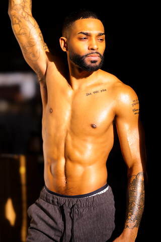 Tatted Stud James Harp Does The Stroke 'N Poke For The Cameras!