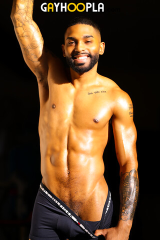 Tatted Stud James Harp Does The Stroke 'N Poke For The Cameras!
