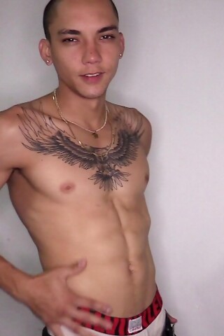 Tattooed Skinhead Works His XXL Cock
