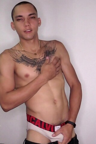 Tattooed Skinhead Works His XXL Cock