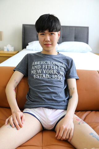 Our super cute mate Andrew Tran stripping off